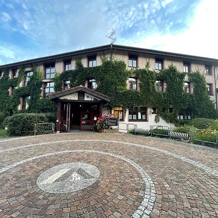 Хостел Jugendherberge Breisach *